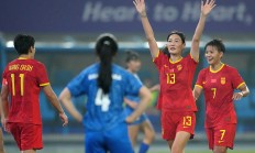 爱游戏电竞-国内女足勇敢出征，迎接比赛挑战