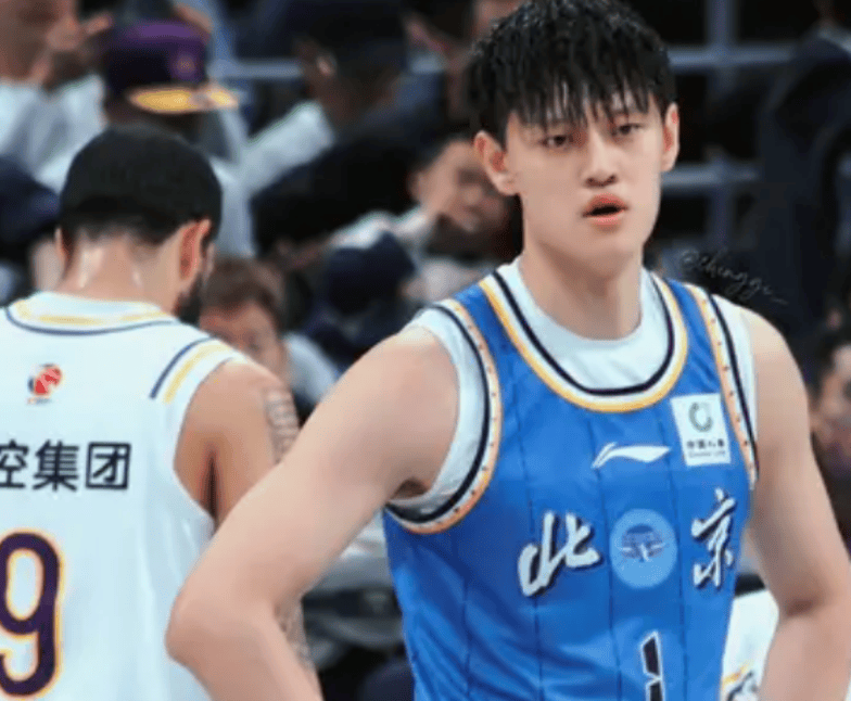 包含张三复出，球队实力增强备战新赛季CBA的词条