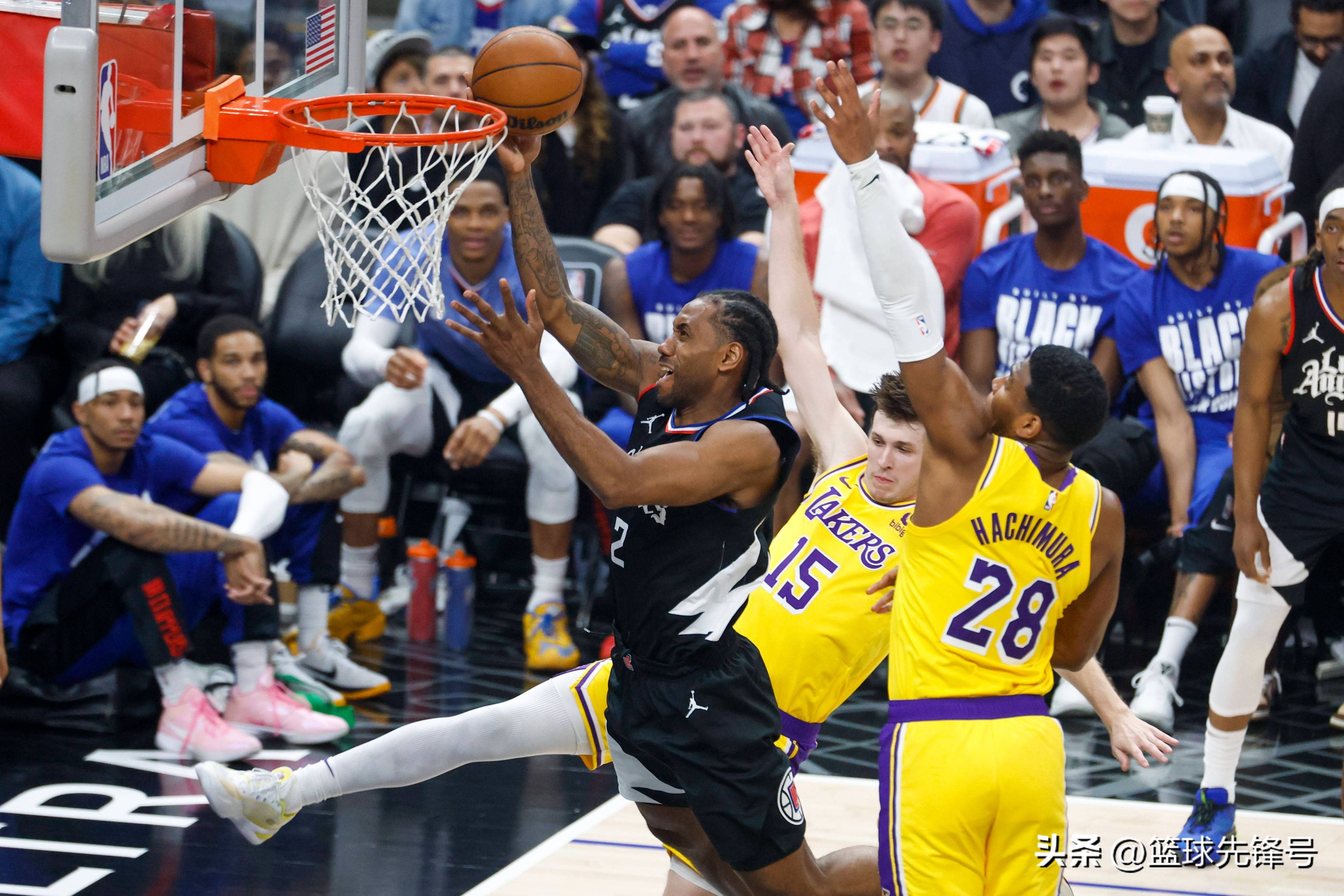 关于NBA西部决赛：湖人横扫快船队晋级总决赛的信息